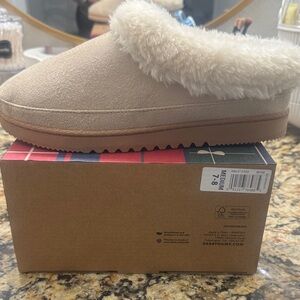 Dearfoams Women's Tan Slippers with Cream Lining